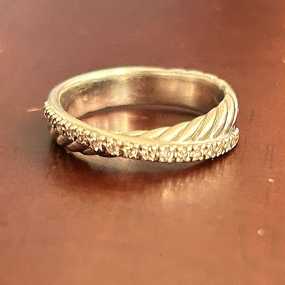David Yurman-size 6 cross-over ring with diamonds - Picture 2 of 9